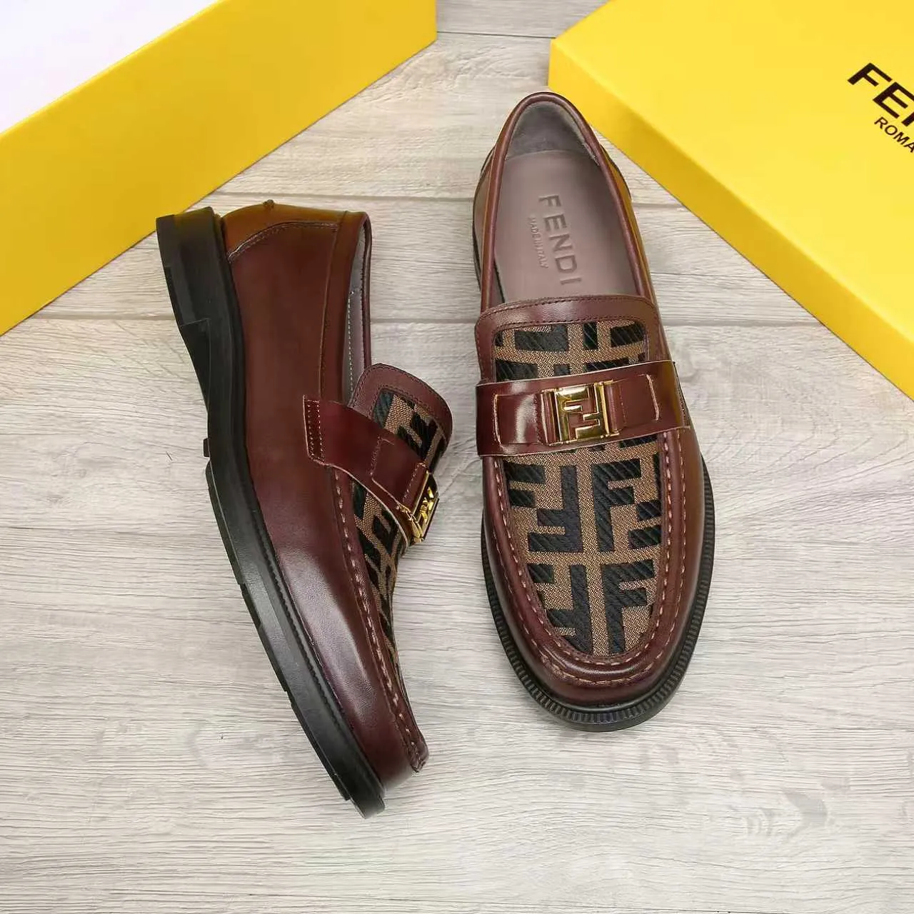 ​Men's shoes 💰 500 💰 Water dyed cowhide 🆘 The latest FENDI ( Fendi ) new casual leather shoes 🕶️🕶️ Simple routing effect, showing an elegant and cool driving shoe 🎬Made of Italian 🇮🇹 imported calfskin + first-layer water-dyed cowhide lining🐂Excellent material🎬Detailed workmanship 🤗Comfortable foot feel➰➰. ​Pair it with any outfit to show your taste and temperament, low-key luxury ♻️Design ​simple and elegant ​noble and fashionable 🍃​Very loved and favored by trendy men 💓❤️Size: 38-44 2⃣️colors available